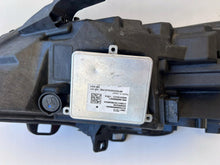 Laden Sie das Bild in den Galerie-Viewer, Frontscheinwerfer Opel Astra 39187261 Rechts Scheinwerfer Headlight SCH8826398293zc