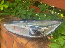 Laden Sie das Bild in den Galerie-Viewer, Frontscheinwerfer Ford Focus Links Scheinwerfer Headlight