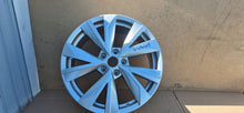 Laden Sie das Bild in den Galerie-Viewer, 1x Alufelge 17 Zoll 7.0" 5x112 45ET 57A601025AJ Skoda Karoq Rim Wheel FEL8630067015wy