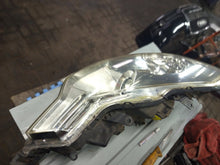 Laden Sie das Bild in den Galerie-Viewer, Frontscheinwerfer Citroën C-Crosser Xenon Rechts Scheinwerfer Headlight SCH4320703355df
