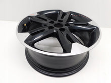 Laden Sie das Bild in den Galerie-Viewer, 1x Alufelge 18 Zoll 7.0" 5x112 40ET Glanz Schwarz 81A601025AM Audi Q2 Rim Wheel FEL2932638391it