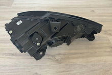 Laden Sie das Bild in den Galerie-Viewer, Frontscheinwerfer Audi A3 Limousine A046439 Ein Stück (Rechts oder Links) SCH3365472032io