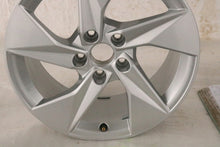 Laden Sie das Bild in den Galerie-Viewer, 1x Alufelge 17 Zoll 8.0&quot; 5x112 8Y0601025A Audi A3 Rim Wheel