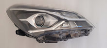 Laden Sie das Bild in den Galerie-Viewer, Frontscheinwerfer Toyota Yaris Rechts Scheinwerfer Headlight