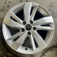 Load image into Gallery viewer, 1x Alufelge 15 Zoll 5.5" 5x100 40ET Glanz Silber 2G0601025N VW Rim Wheel FEL3913676677ek