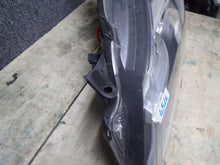 Load image into Gallery viewer, Frontscheinwerfer Toyota Yaris Links Scheinwerfer Headlight