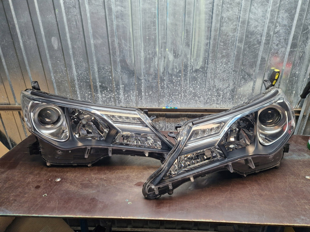 Frontscheinwerfer Toyota W0836 Ein Satz Scheinwerfer Headlight