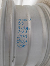 Laden Sie das Bild in den Galerie-Viewer, 1x Alufelge 17 Zoll 7.0&quot; 5x100 43ET Glanz Silber 6J0071493 Seat Rim Wheel