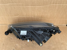 Laden Sie das Bild in den Galerie-Viewer, Frontscheinwerfer Skoda Superb III 3V1941016B Xenon Rechts Headlight