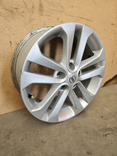 Load image into Gallery viewer, 1x Alufelge 17 Zoll 7.0&quot; 5x114.3 Nissan Juke F15 Rim Wheel