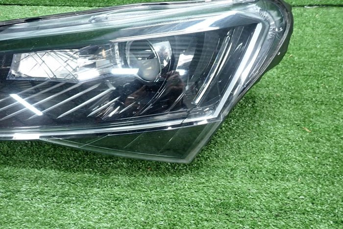 Frontscheinwerfer Skoda Superb III 3V1941017A 85122000 Links Headlight SCH1388819873xu