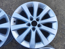 Laden Sie das Bild in den Galerie-Viewer, 4x Alufelge 17 Zoll 7.0" 5x110 35ET Glanz Silber 13269541 Opel Meriva B FEL7016397900je