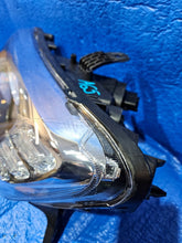 Laden Sie das Bild in den Galerie-Viewer, Frontscheinwerfer Dacia Sandero II 260608143 Links Scheinwerfer Headlight