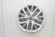 Laden Sie das Bild in den Galerie-Viewer, 1x Alufelge 17 Zoll 7.5" 5x114.3 40ET Glanz Silber 42611-YY850 Toyota Corolla FEL7345106362rh