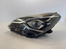 Laden Sie das Bild in den Galerie-Viewer, Frontscheinwerfer Toyota Yaris Links Scheinwerfer Headlight SCH5628572869gt