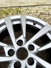 Load image into Gallery viewer, 1x Alufelge 17 Zoll 7.5&quot; 5x112 51ET Glanz Silber 8V0601025 Audi A3 Rim Wheel