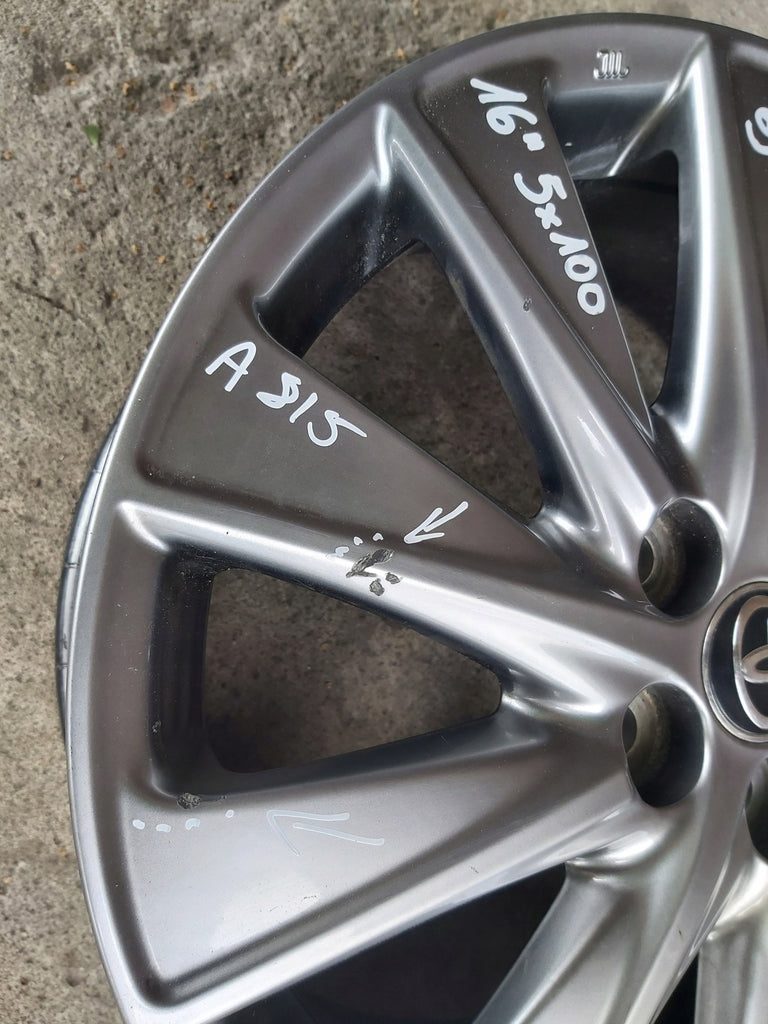 1x Alufelge 16 Zoll 6.0" 5x100 Toyota Yaris Cross Rim Wheel