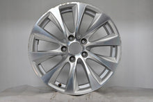 Load image into Gallery viewer, 1x Alufelge 18 Zoll 7.5" 5x120 45ET Glanz Silber 6869800 BMW 1 Rim Wheel FEL4117654566le