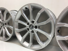 Laden Sie das Bild in den Galerie-Viewer, 4x Alufelge 18 Zoll 8.0&quot; 5x112 40ET Glanz Silber 8W0601025 Audi A4 B9 Rim Wheel