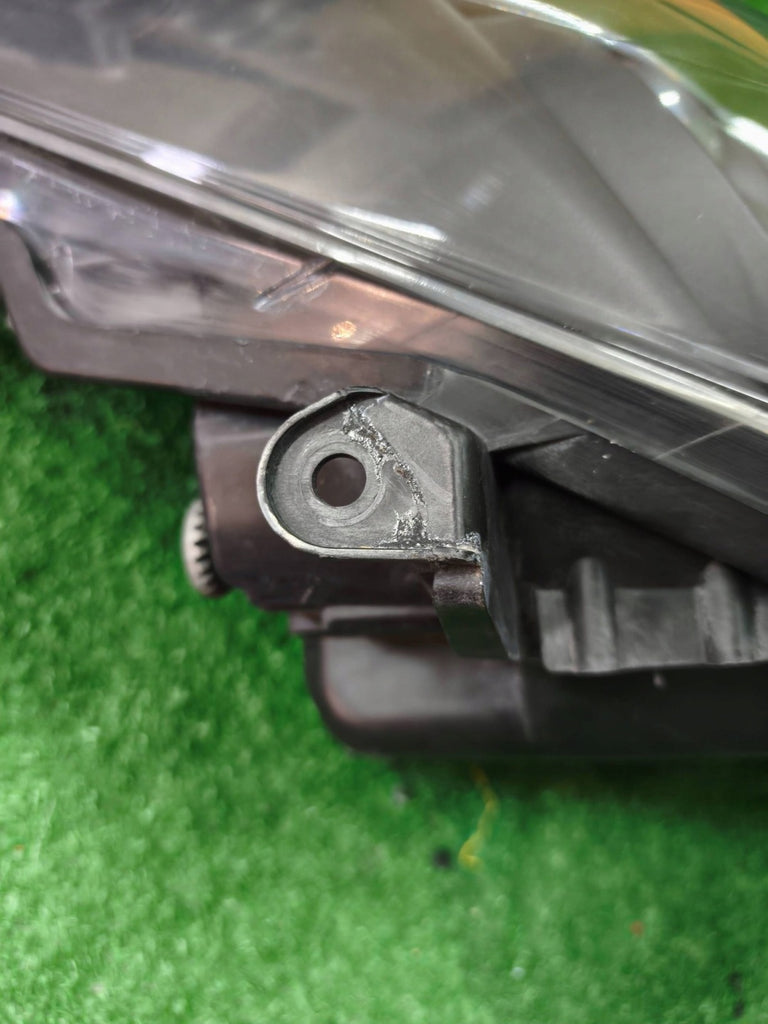 Frontscheinwerfer Toyota Yaris CSC29783 Rechts Scheinwerfer Headlight SCH1104339395om