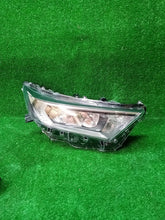Laden Sie das Bild in den Galerie-Viewer, Frontscheinwerfer Toyota V CSC25612 Rechts Scheinwerfer Headlight SCH8102921585kl
