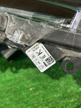 Load image into Gallery viewer, Frontscheinwerfer Toyota Corolla 81150-02S70 Full LED Links Headlight SCH7344872390aa