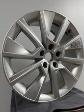 Load image into Gallery viewer, 1x Alufelge 18 Zoll 7.5" 5x112 48ET Glanz Silber 5E3601025K Skoda Octavia FEL6542610118sp