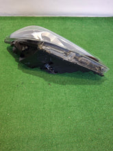 Laden Sie das Bild in den Galerie-Viewer, Frontscheinwerfer Toyota Yaris Rechts Scheinwerfer Headlight SCH5807829080pp