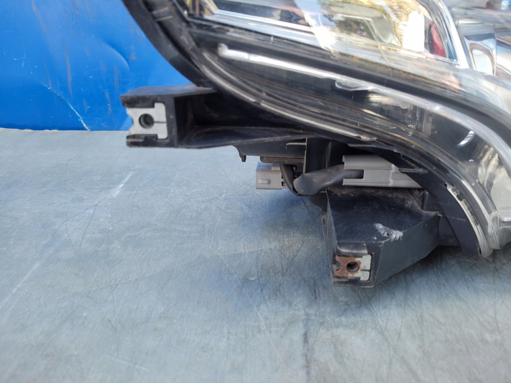 Frontscheinwerfer Mitsubishi Outlander III 8301C2-04 Xenon Rechts Headlight SCH4806059715mv