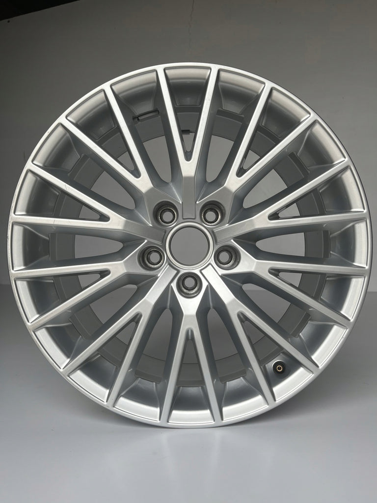 1x Alufelge 18 Zoll 8.5" 5x112 50ET Glanz Silber 8S0601025 Audi Tt Rim Wheel