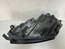 Laden Sie das Bild in den Galerie-Viewer, Frontscheinwerfer Skoda Octavia IV 5E4941016 Full LED Rechts Headlight SCH5229844679iq