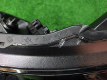 Laden Sie das Bild in den Galerie-Viewer, Frontscheinwerfer Honda Hrv Hr-V Links Scheinwerfer Headlight SCH7682047172bx