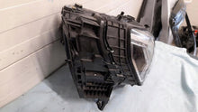 Laden Sie das Bild in den Galerie-Viewer, Frontscheinwerfer Audi Q3 83A941034 Rechts Scheinwerfer Headlight SCH3497981220hq