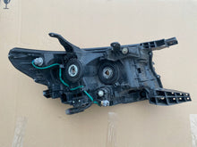 Laden Sie das Bild in den Galerie-Viewer, Frontscheinwerfer Toyota Land Cruiser 60-265 Links Scheinwerfer Headlight SCH9118584719zc
