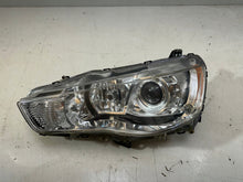 Load image into Gallery viewer, Frontscheinwerfer Mitsubishi Outlander I Xenon Ein Stück (Rechts oder Links)