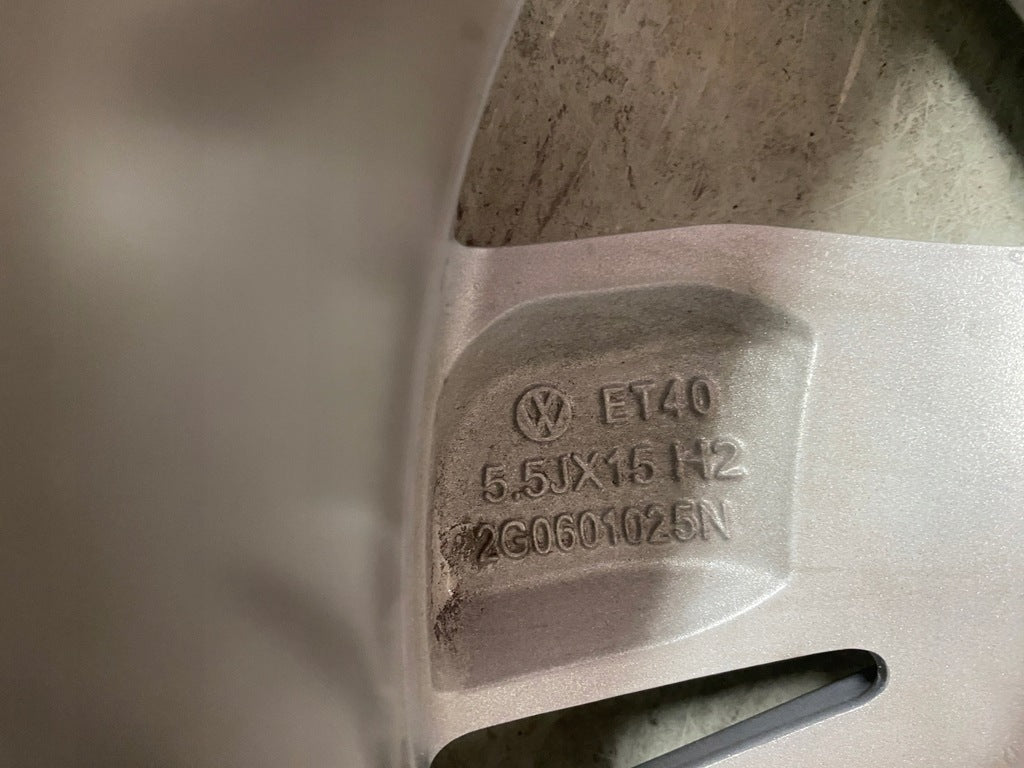 1x Alufelge 15 Zoll 5.5" 5x100 40ET Glanz Silber 2G0601025N VW Polo Rim Wheel FEL8575317003yy