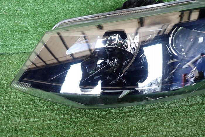 Frontscheinwerfer Skoda Fabia III 6V1941015B Ein Stück (Rechts oder Links)