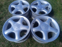 Laden Sie das Bild in den Galerie-Viewer, 4x Alufelge 15 Zoll 7.0" 5x112 38ET Glanz Silber Audi 5 I Octavia 4 Passat Golf FEL3777833211ep