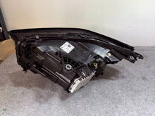 Laden Sie das Bild in den Galerie-Viewer, Frontscheinwerfer BMW 5 5A798D2-08 LE22A6494 Rechts Scheinwerfer Headlight SCH1186962676rb