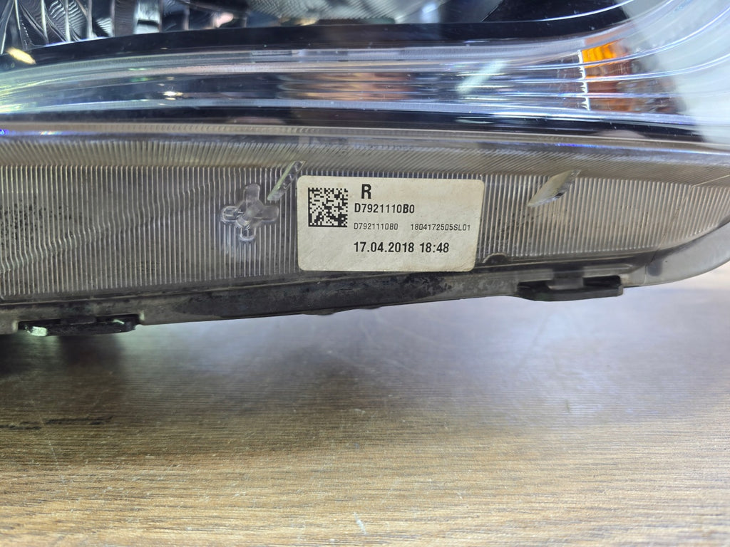 Frontscheinwerfer Hyundai Tucson D7921110B0 Rechts Scheinwerfer Headlight SCH5408926692ke