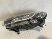 Laden Sie das Bild in den Galerie-Viewer, Frontscheinwerfer Dacia Sandero ARO18335 Links Scheinwerfer Headlight