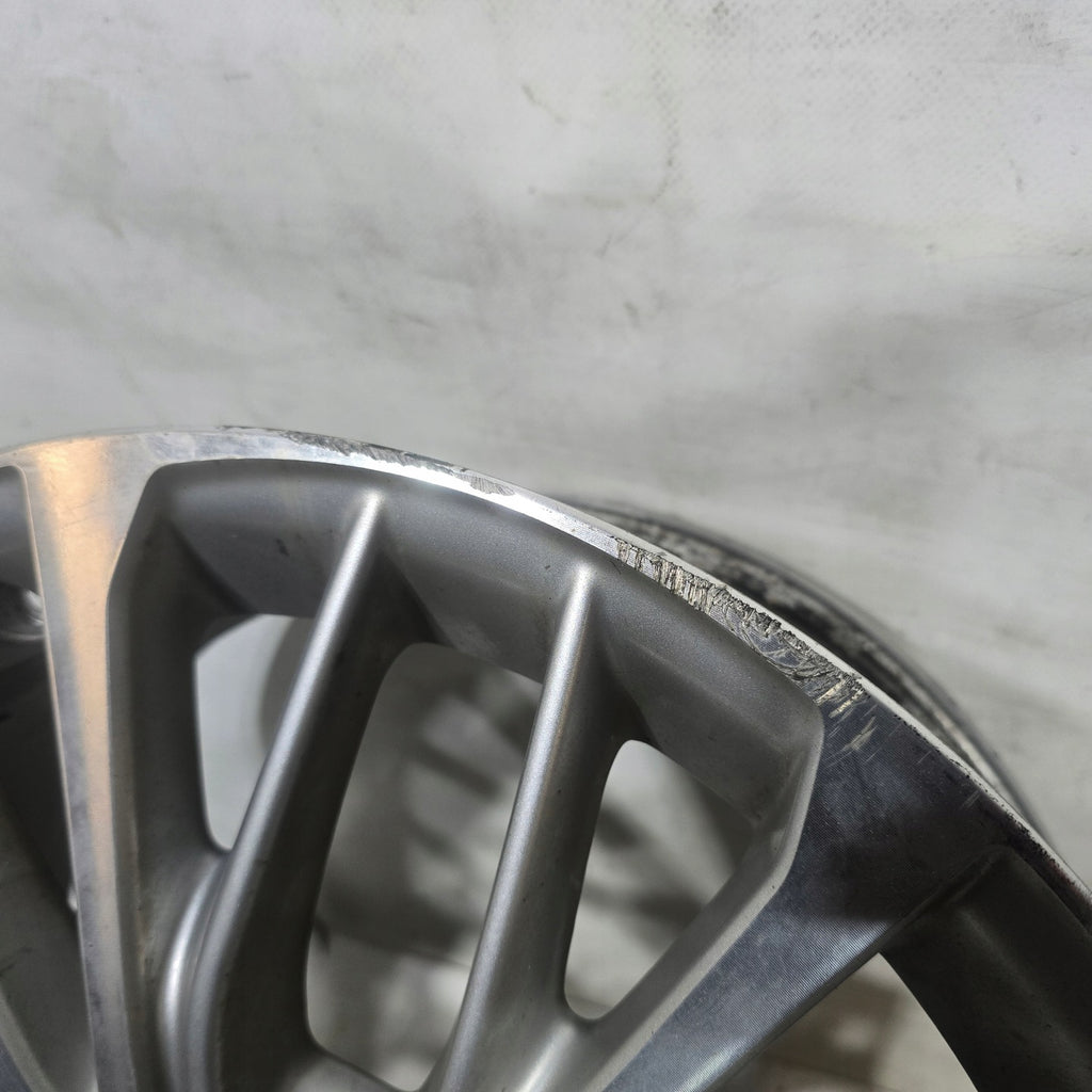 1x Alufelge 18 Zoll 8.0" 5x114.3 50ET Glanz Silber 42611-33C80 Toyota Camry