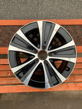 Laden Sie das Bild in den Galerie-Viewer, 1x Alufelge 18 Zoll 9.0&quot; 5x112 52,5ET A2134015300 Mercedes-Benz W213 Rim Wheel