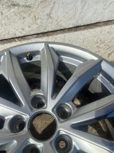 Load image into Gallery viewer, 1x Alufelge 17 Zoll 7.0&quot; 5x112 34ET Glanz Silber 80A601025 Audi Q5 Rim Wheel