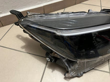 Laden Sie das Bild in den Galerie-Viewer, Frontscheinwerfer Toyota Yaris Cross 0D-310 LED Ein Stück (Rechts oder Links)