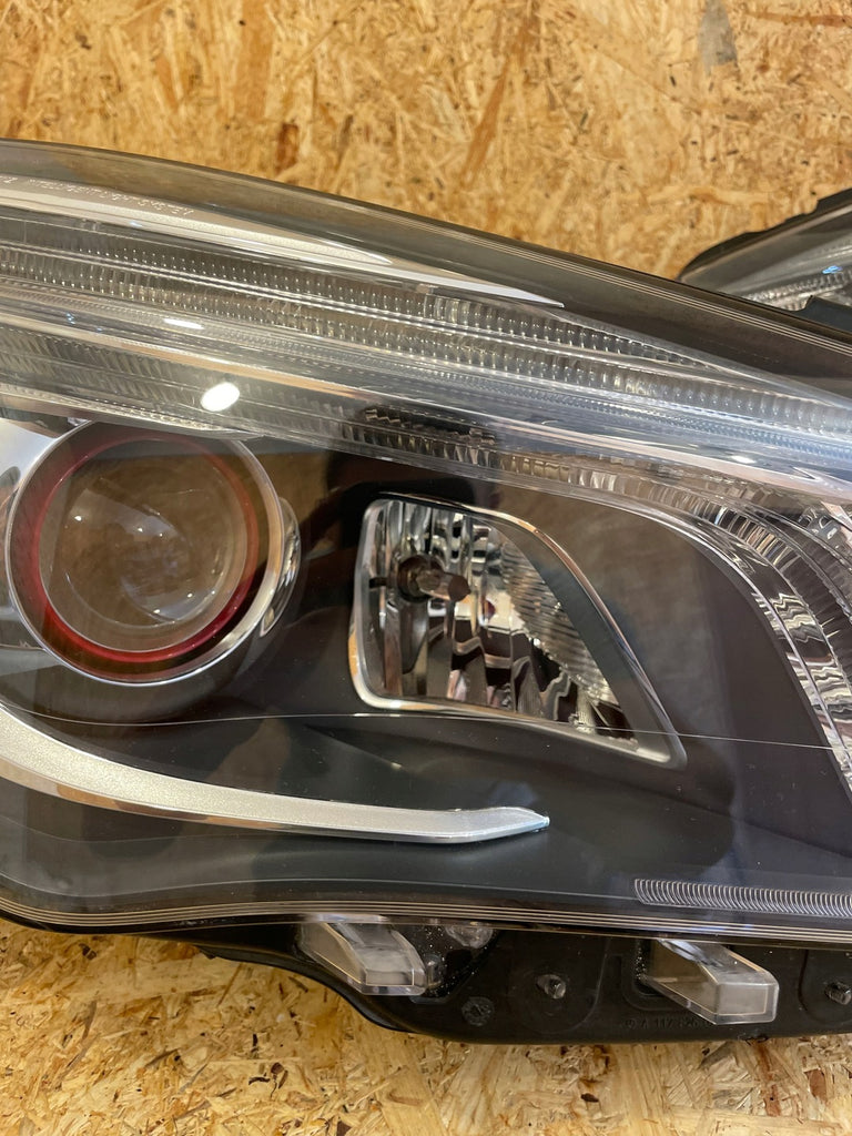 Frontscheinwerfer Mercedes-Benz Cla A1179067000 Xenon Rechts oder Links SCH4770930865vg