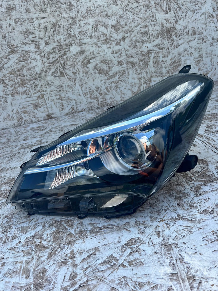 Frontscheinwerfer Toyota Yaris PA6-GF35 Links Scheinwerfer Headlight