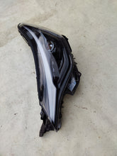 Laden Sie das Bild in den Galerie-Viewer, Frontscheinwerfer Toyota Chr 211808521 81150-F4180-00 LED Links Headlight SCH3616018483pr