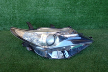 Load image into Gallery viewer, Frontscheinwerfer Toyota Auris 81110-02E21 Rechts Scheinwerfer Headlight