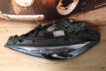 Laden Sie das Bild in den Galerie-Viewer, Frontscheinwerfer Mercedes-Benz W177 A1779065704 Links Scheinwerfer Headlight SCH9958362448ve